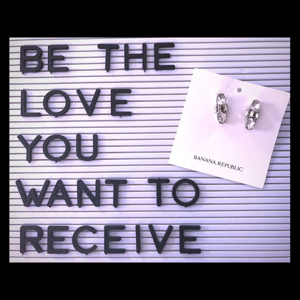 2/$20 Art Deco Banana Republic Earrings